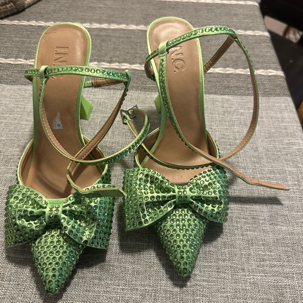 Green Strappy Heels 💚